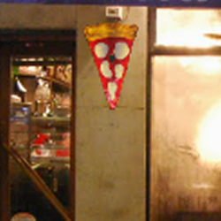 pizza luminosa a parete